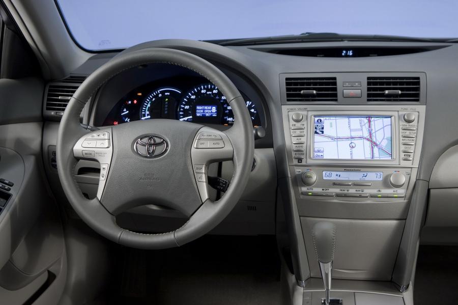  Toyota Camry Hybrid 2010 года  (фото 9 из 27)